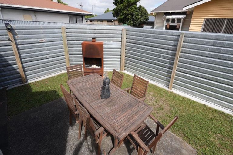 Photo of property in 57a Crewe Crescent, Hokowhitu, Palmerston North, 4410