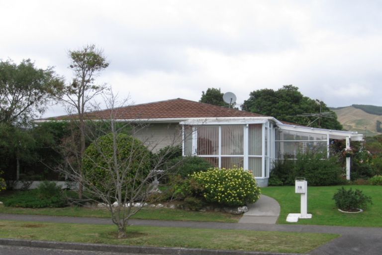 Photo of property in 18a Rewarewa Crescent, Waikanae, 5036