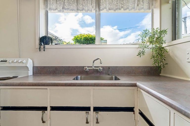 Photo of property in 2/13 Kowhai Avenue, Mangere Bridge, Auckland, 2022