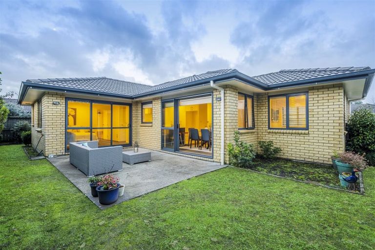 Photo of property in 106b Simpson Road, Henderson Valley, Auckland, 0614