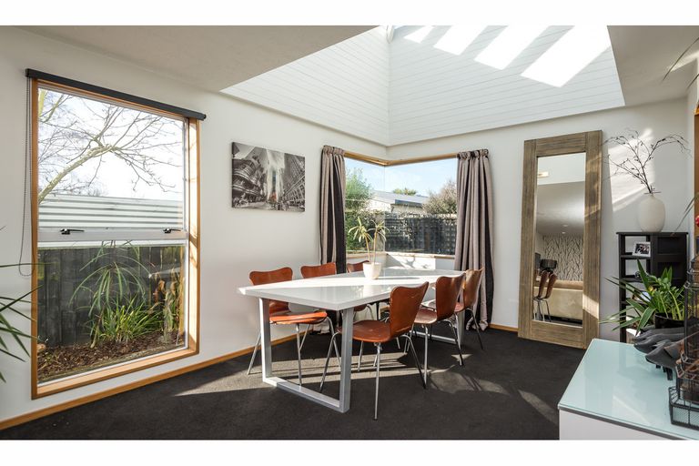 Photo of property in 1a Dulles Place, Papanui, Christchurch, 8053