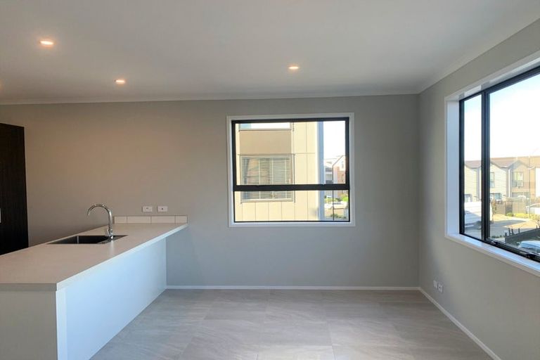 Photo of property in 8/2 Rangitamiro Place, Hobsonville, Auckland, 0616