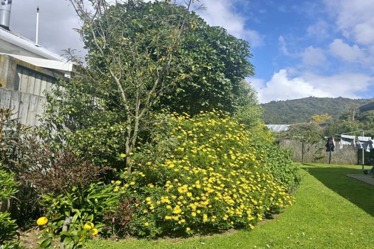 Photo of property in 16 Buller Street, Picton, 7220