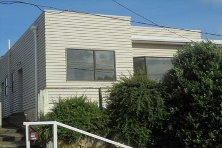 Photo of property in 148 The Ridgeway, Mornington, Wellington, 6021