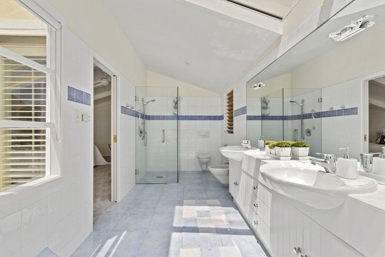 Photo of property in 9a Holiday Road, Milford, Auckland, 0620