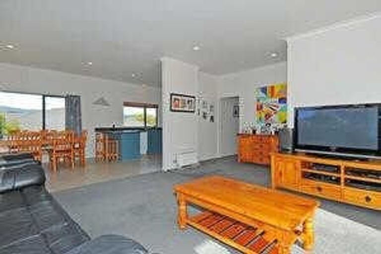 Photo of property in 9a Ormrod Grove, Riverstone Terraces, Upper Hutt, 5018