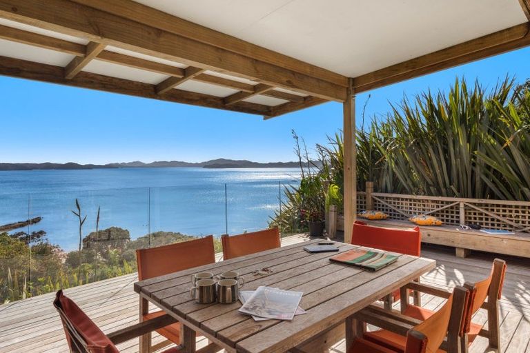 Photo of property in 2 Queens View Road, Russell, 0202