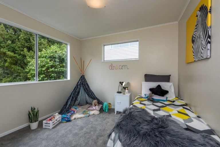 Photo of property in 15 Westhaven Drive, Tawa, Wellington, 5028