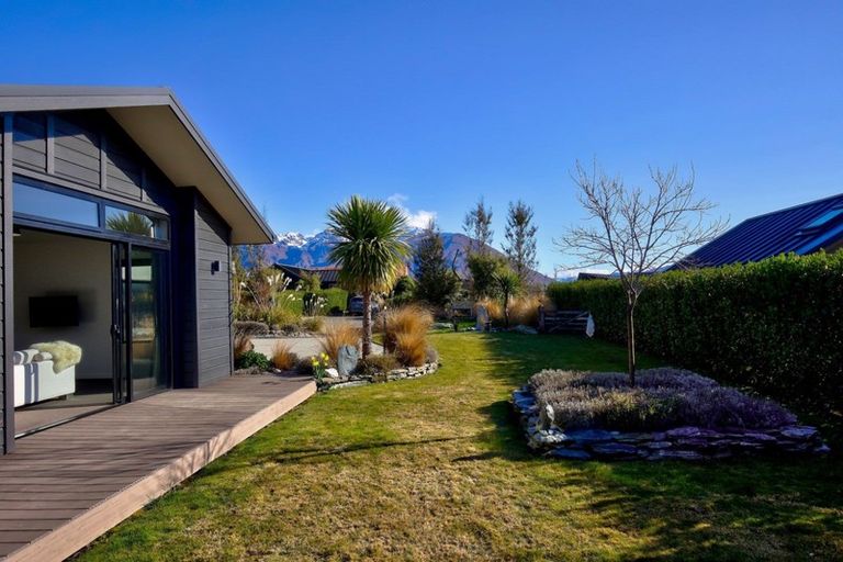 Photo of property in 6 Caithness Court, Jacks Point, Queenstown, 9371