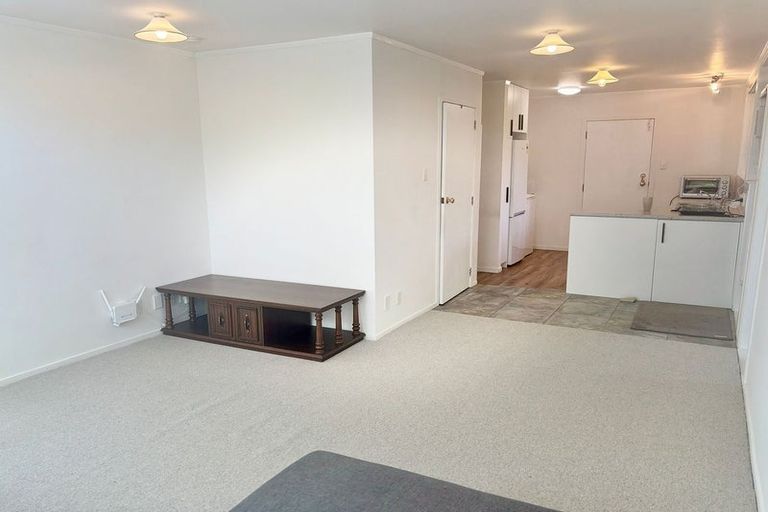 Photo of property in 11 Roberts Road, Glenfield, Auckland, 0629