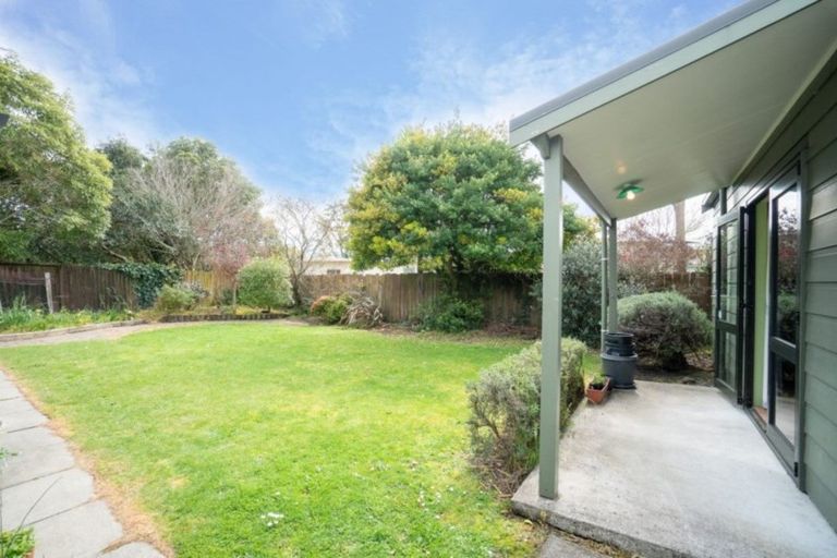Photo of property in 17 Antrim Place, Hokowhitu, Palmerston North, 4410