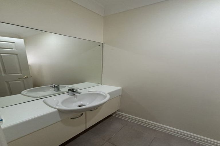 Photo of property in 136 Cook Street, Cockle Bay, Auckland, 2014