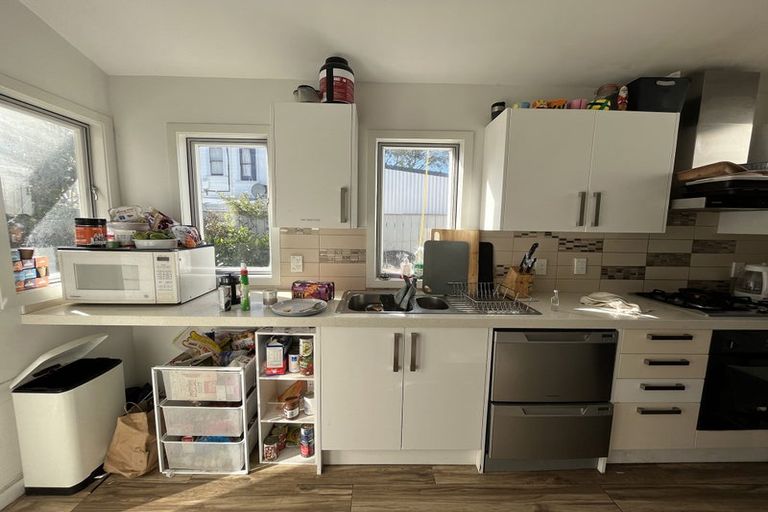 Photo of property in 7 Fallowfield Avenue, Mount Victoria, Wellington, 6011