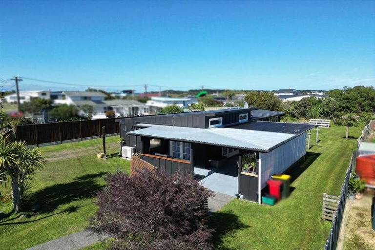 Photo of property in 1 Andresen Street, Foxton Beach, Foxton, 4815