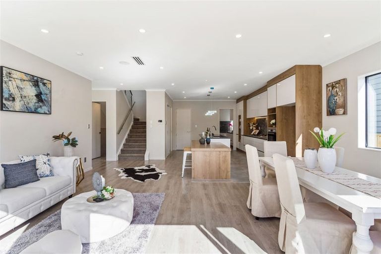 Photo of property in 1 Pae Lane, Flat Bush, Auckland, 2019