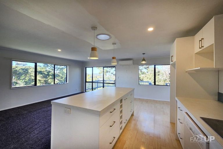 Photo of property in 1 Fernhaven Place, Massey, Auckland, 0614