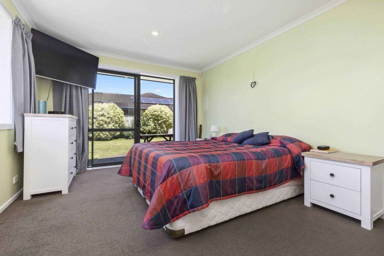 Photo of property in 41 Breaker Grove, Waiuku, 2123