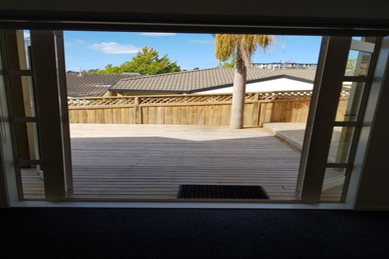 Photo of property in 5/14 Fields Parade, Oteha, Auckland, 0632