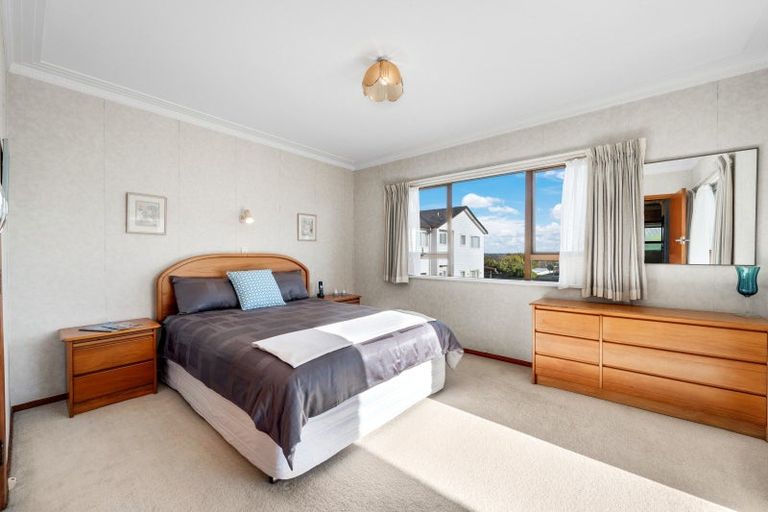 Photo of property in 41 Bradbury Road, Botany Downs, Auckland, 2010