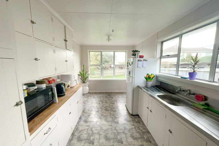Photo of property in 4 Norfolk Grove, Cannons Creek, Porirua, 5024