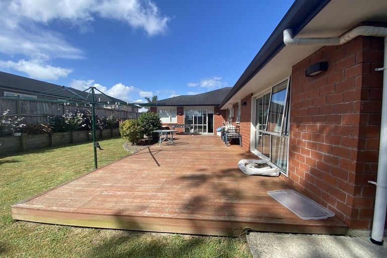 Photo of property in 5 Kilmacrennan Drive, Rosehill, Papakura, 2113