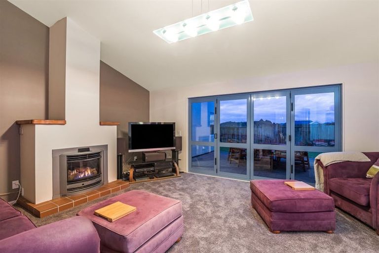 Photo of property in 60 Navigation Drive, Whitby, Porirua, 5024