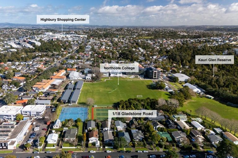 Photo of property in 1/18 Gladstone Road, Northcote, Auckland, 0627