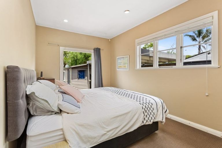 Photo of property in 32 Onewa Road, Northcote Point, Auckland, 0627