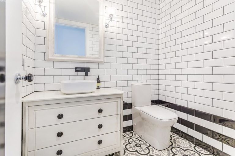 Photo of property in 322 Oriental Parade, Oriental Bay, Wellington, 6011