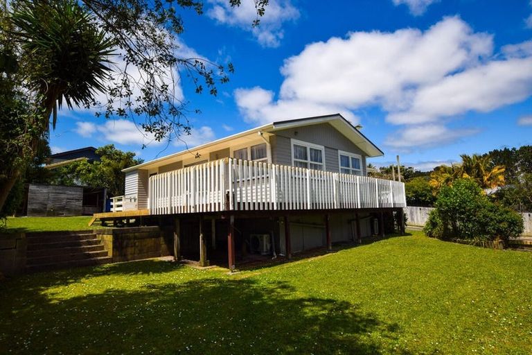 Photo of property in 67 Barrys Road, Glendene, Auckland, 0602