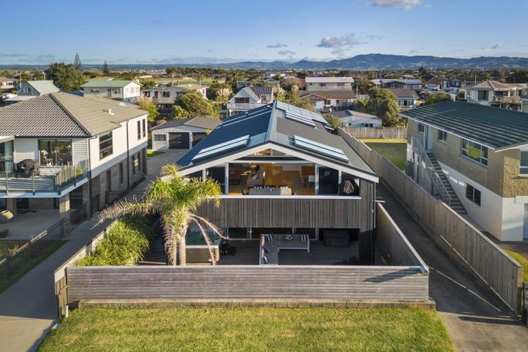 Photo of property in 112 Karewa Parade, Papamoa Beach, Papamoa, 3118