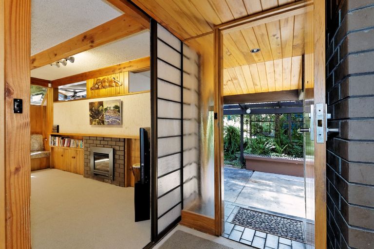 Photo of property in 12 Taraire Road, Titirangi, Auckland, 0604