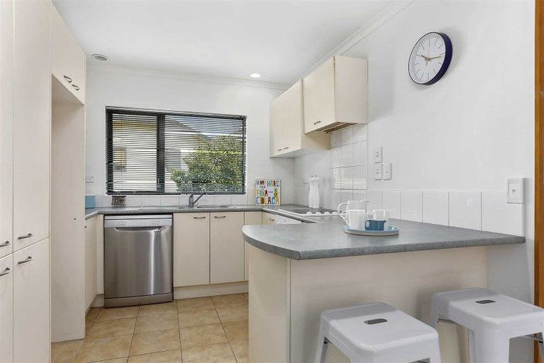 Photo of property in 6/2 Arawa Street, New Lynn, Auckland, 0600