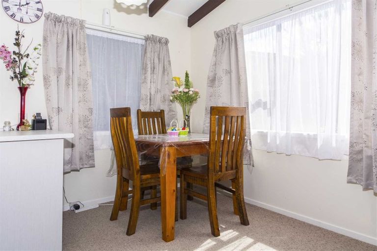 Photo of property in 2/5 Akehurst Avenue, New Lynn, Auckland, 0600