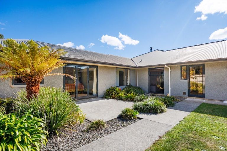 Photo of property in 6 Waipatere Court, Ashhurst, 4810