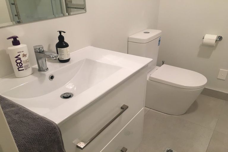 Photo of property in 9/241 Hinemoa Street, Birkenhead, Auckland, 0626