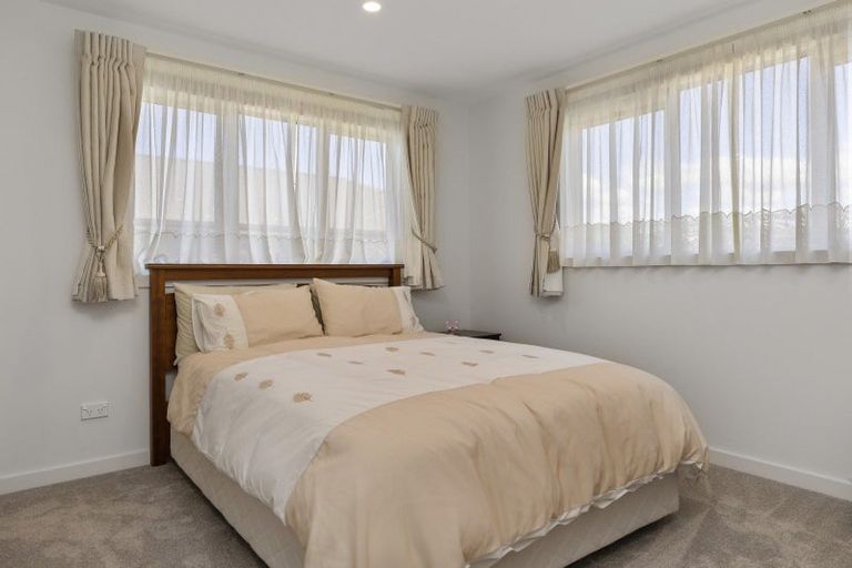 Photo of property in 28 Magnolia Rise, Waipahihi, Taupo, 3330