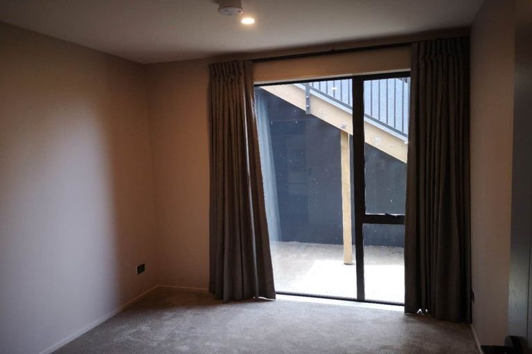 Photo of property in 44a Glen Vista Place, Bayview, Auckland, 0629