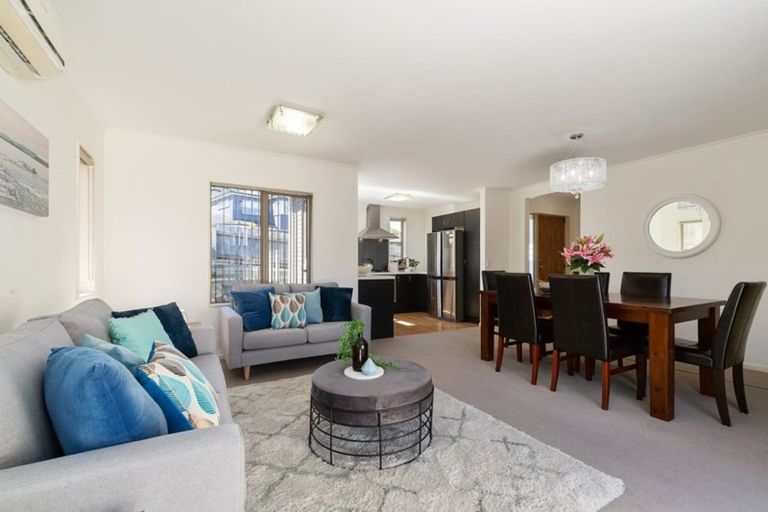 Photo of property in 6 Cresswell Place, Johnsonville, Wellington, 6037