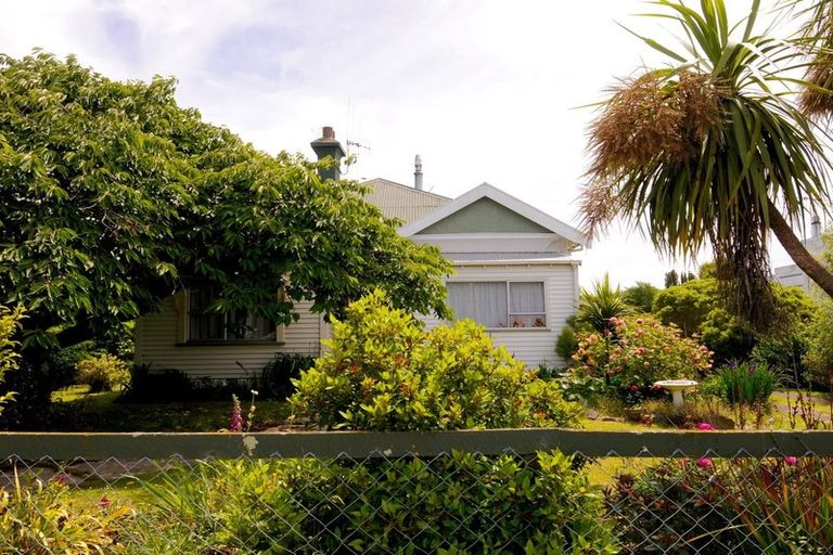 Photo of property in 30 Rhodes Street, Waimate, 7924