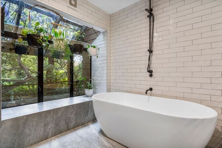 Photo of property in 2/36 Beulah Avenue, Rothesay Bay, Auckland, 0630