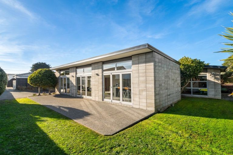 Photo of property in 73 Beach Road, North New Brighton, Christchurch, 8083