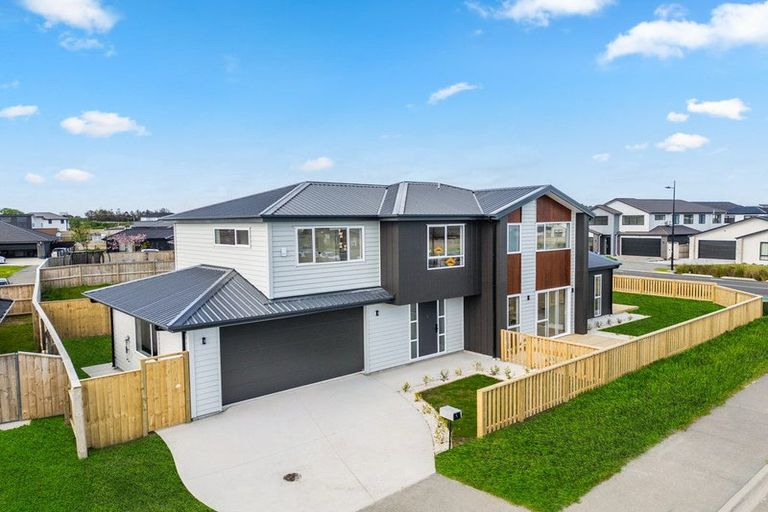 Photo of property in 1 Ritetai Street, Clarks Beach, 2122