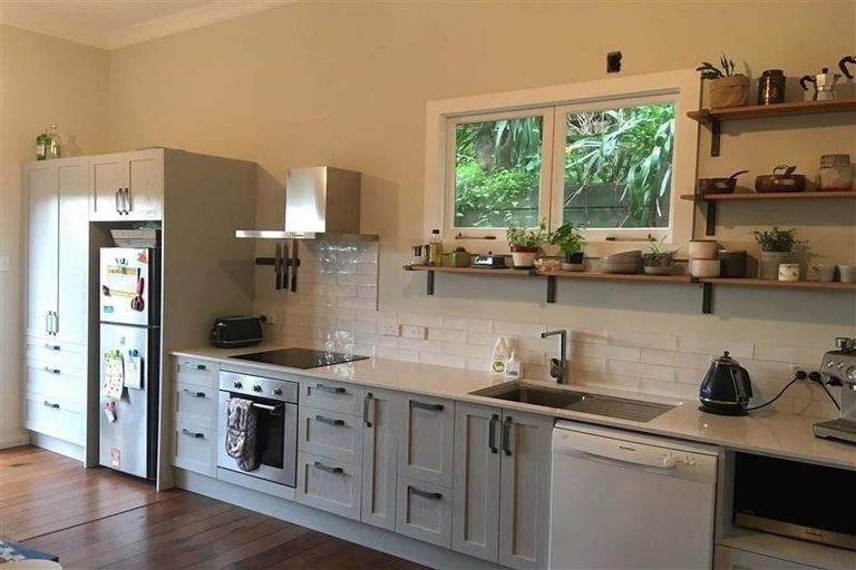 Photo of property in 129 Chaucer Road, Hospital Hill, Napier, 4110