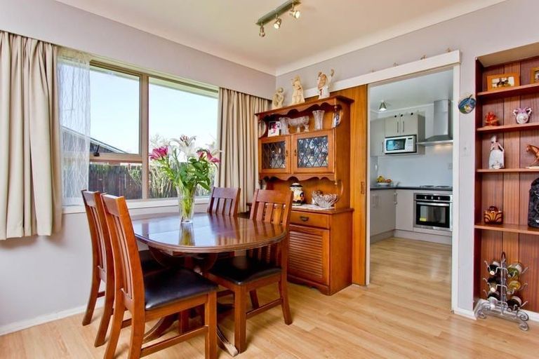Photo of property in 2/103 Glenmore Road, Sunnyhills, Auckland, 2010