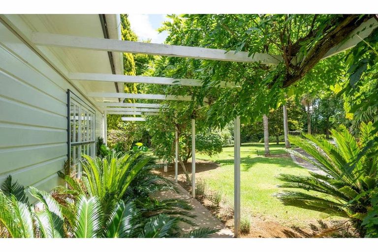 Photo of property in 37 Riverview Road, Kerikeri, 0230