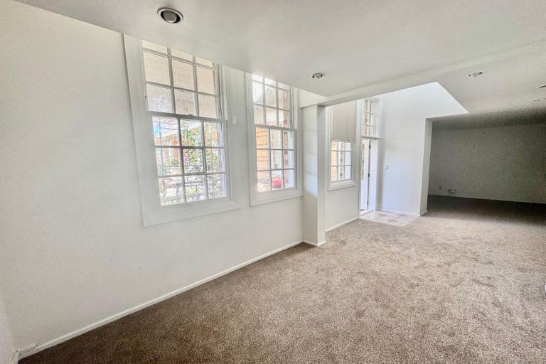 Photo of property in 25 Montilla Place, Manurewa, Auckland, 2102