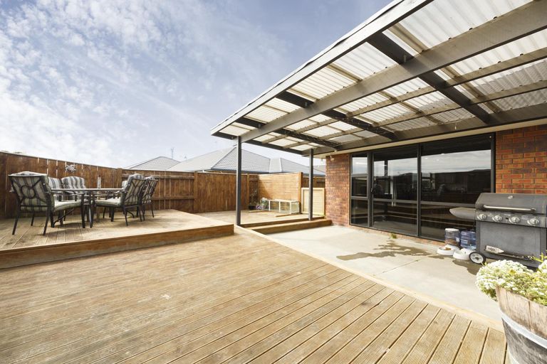 Photo of property in 7 Medallion Court, Kelvin Grove, Palmerston North, 4414