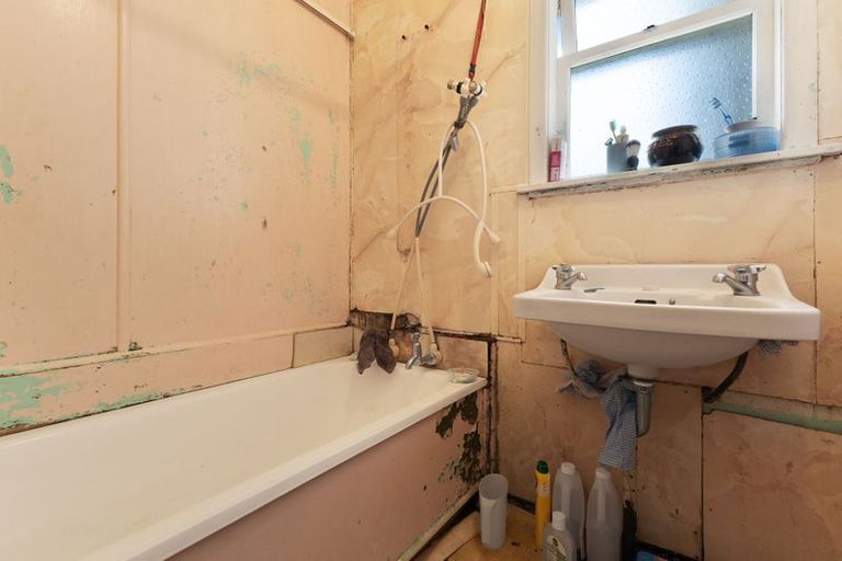 Photo of property in 81 Wallace Road, Mangere Bridge, Auckland, 2022