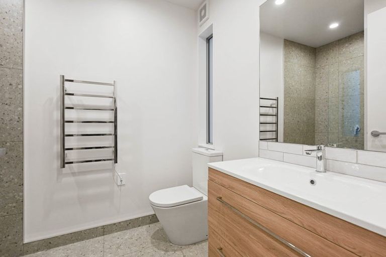 Photo of property in 2/24 Pickering Crescent, Chedworth, Hamilton, 3210